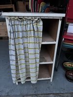 Antiker Holz-Schrank, Buffet-Schrank mit Vorhang