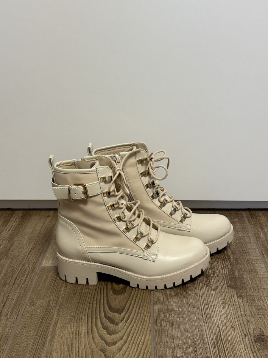 Dosenbach Chaussures femmes: Schnürstiefel beige  – D'occasion à Winterthur par ClosetFindsCH 2