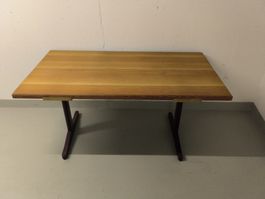 Schöner Holztisch, Esstisch, Wohnzimmertisch, Vintage