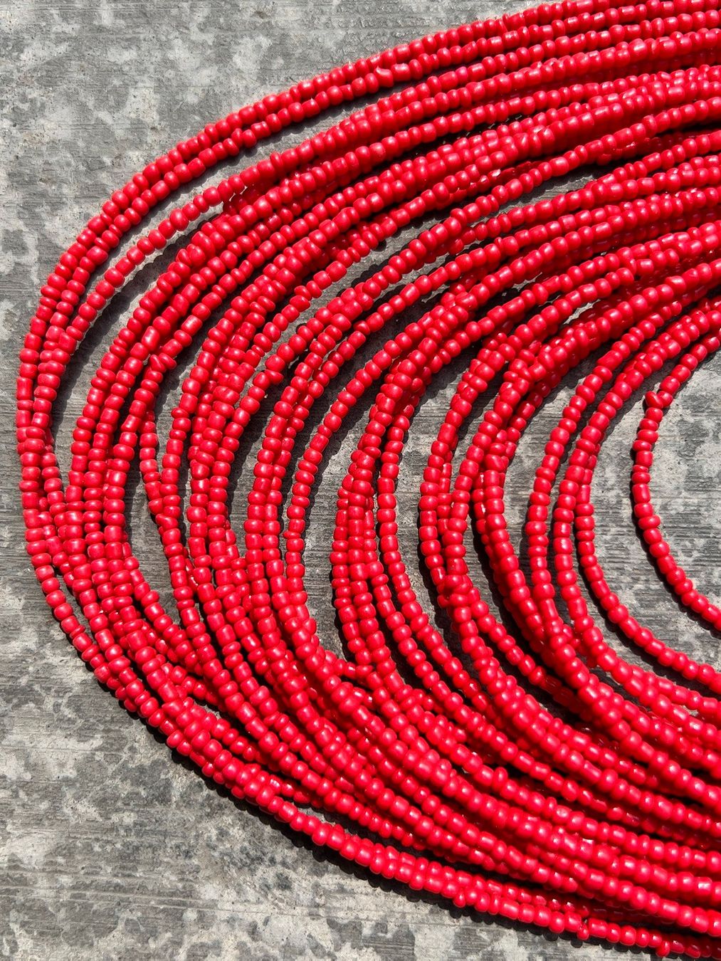 Catenine: Rote Statement Kette - Sommerlicher Blickfang! Neuwertig – Nuovo (secondo la descrizione) da Bern venduto da 11-02-1983