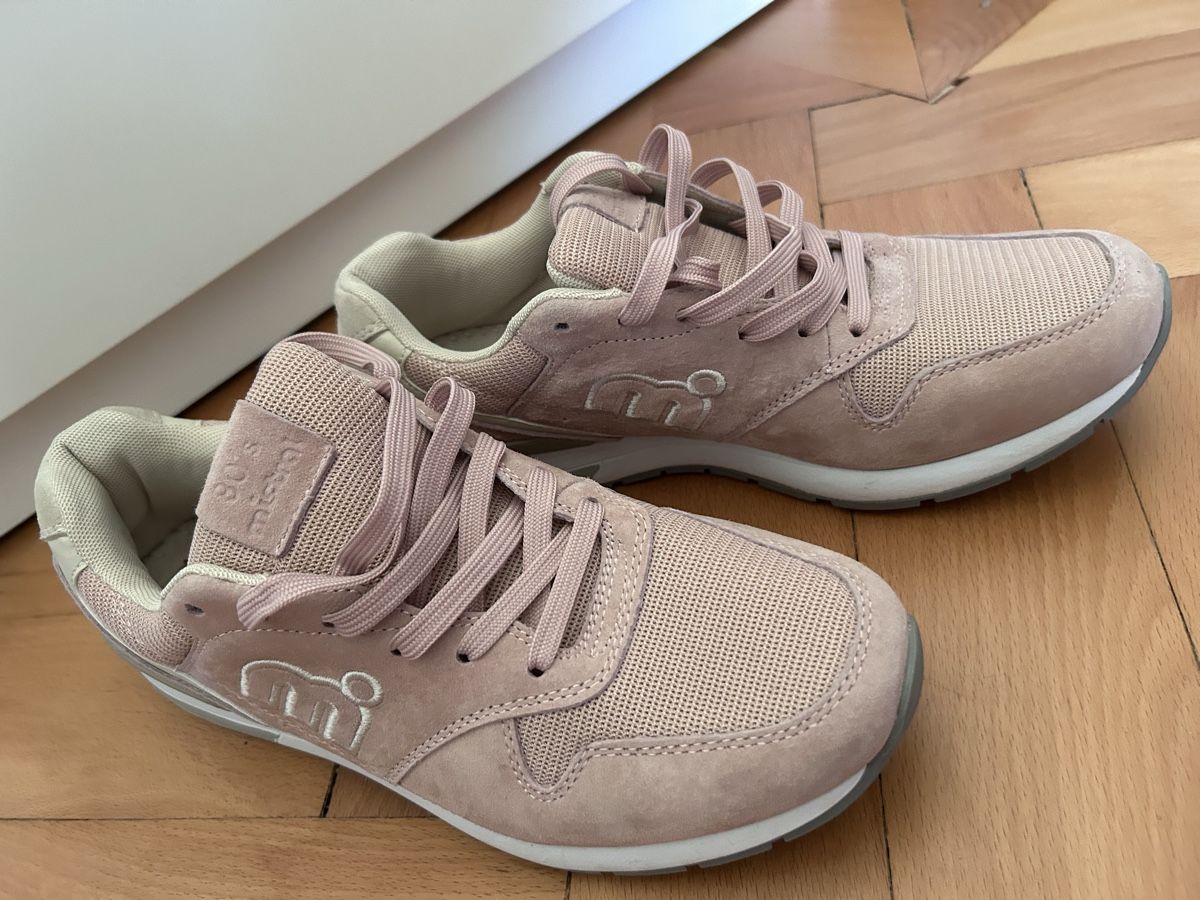Scarpe da donna: Poudre pink trainers size 41 – Nuovo (secondo la descrizione) da Biel/Bienne venduto da zit_v5yc