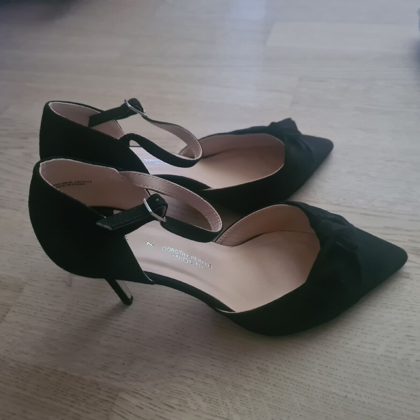 Chaussures femmes: Absatzschuh Gr. 7 entspricht einer 38 – D'occasion à Steinen par turbogeiss99 3