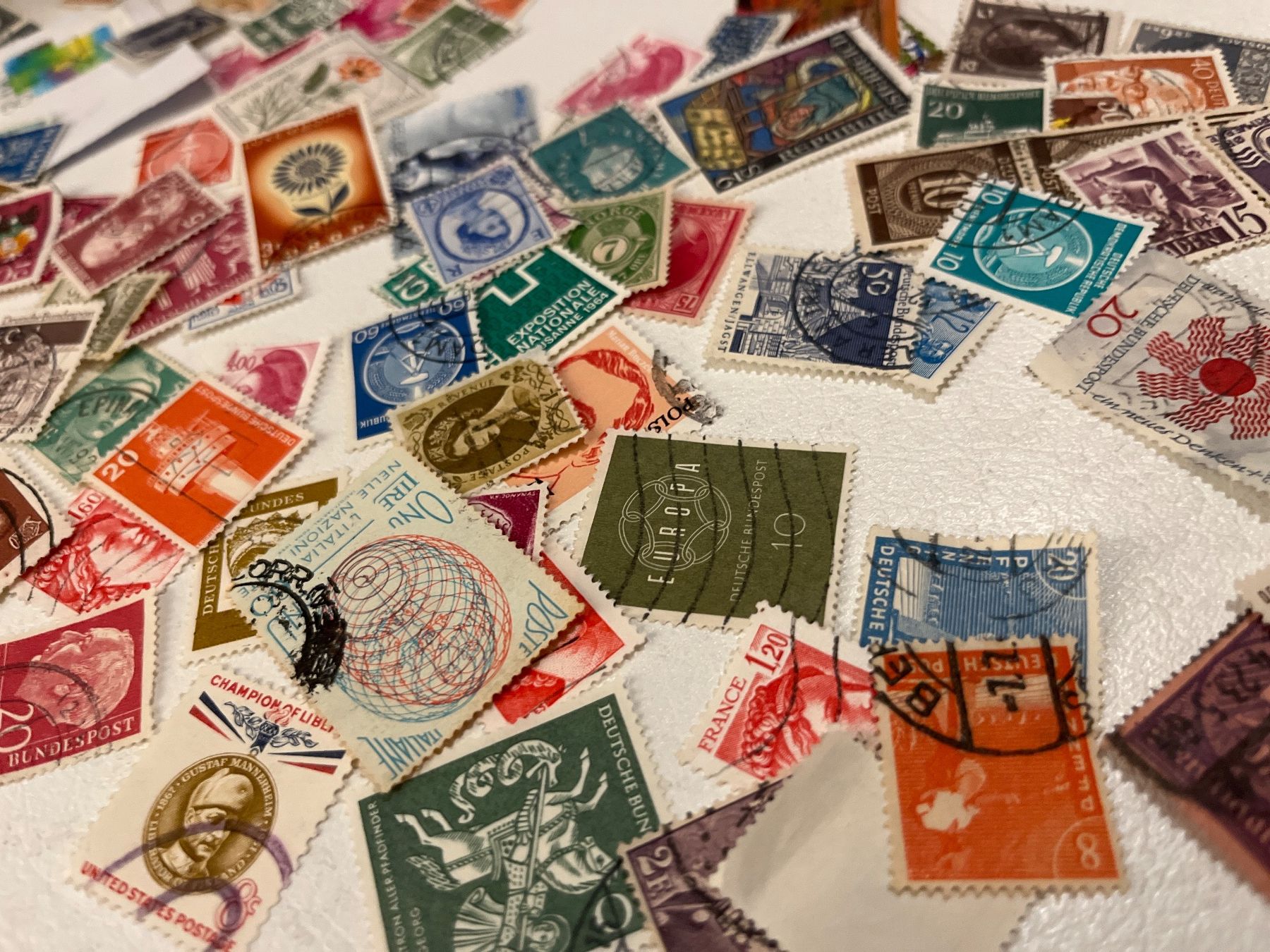 Tutti i francobolli: Lot 28: lot mit Mix Briefmarke – Usato da Chiasso venduto da AzenYa