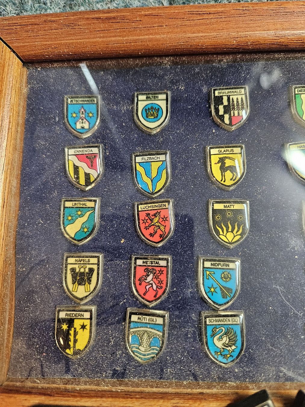 Placchette & Badge: Pin - Glarner Gemeindewappen – Usato da Haslen GL venduto da Sandra40 2