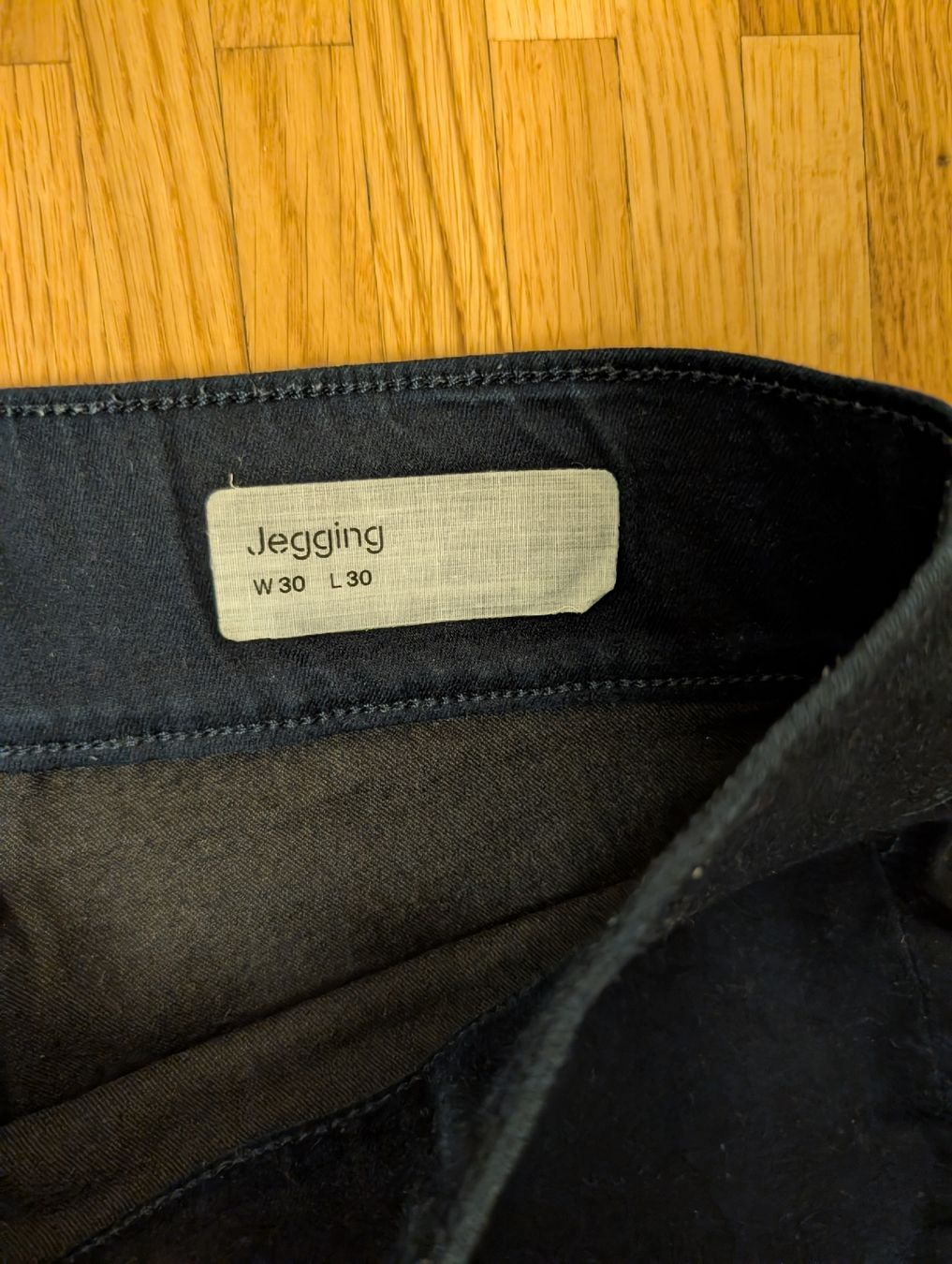 Pantaloni: Dunkelblaue Jeggings, Grösse 30/30 – Usato da Morges venduto da bar_v9mx 1