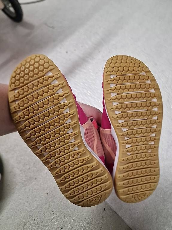 Scarpe per ragazze: Turnschuhe Gr. 35 – Usato da Würenlingen venduto da Nicole3671 1