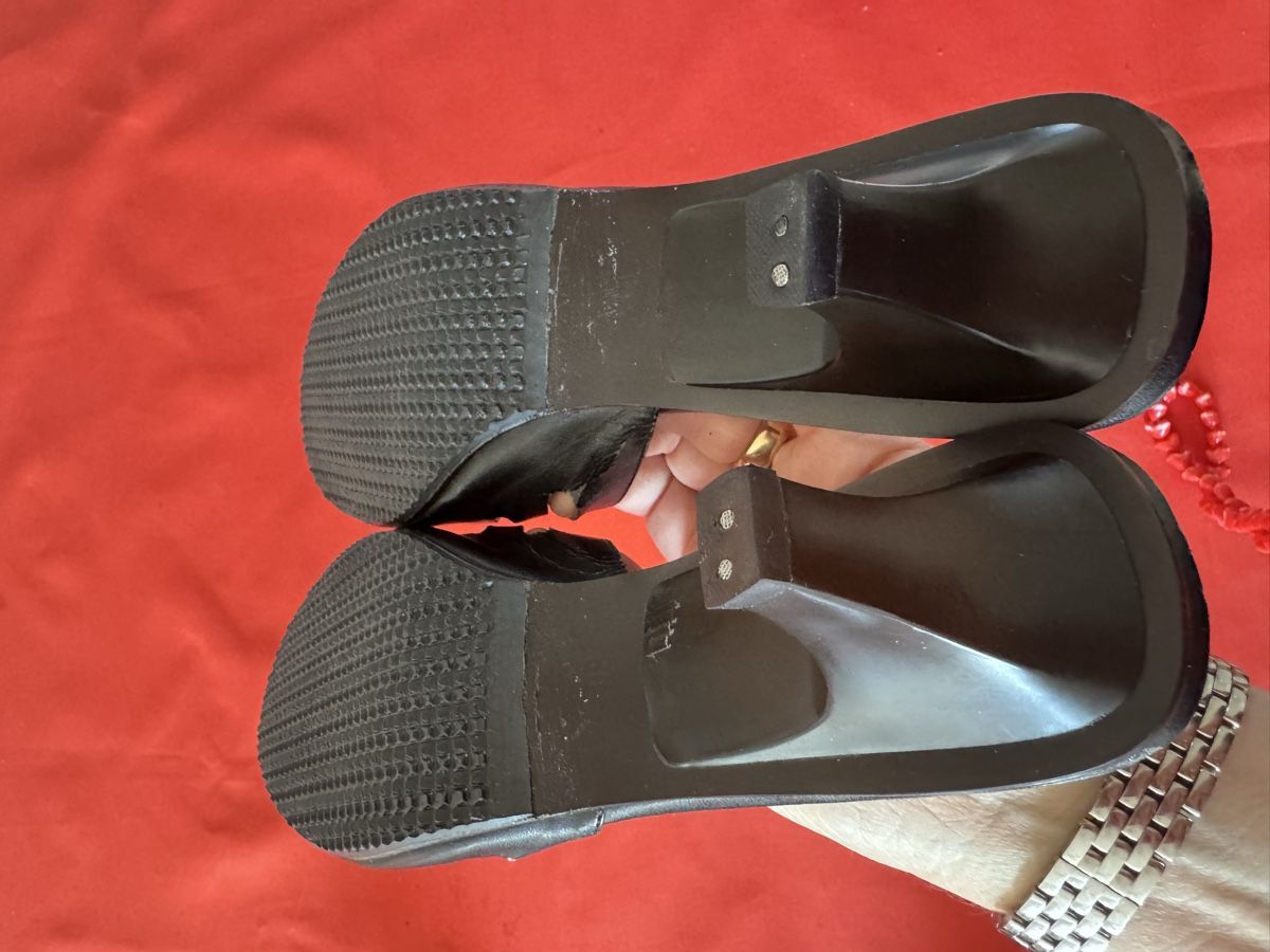 Balenciaga Scarpe da donna: Balenciaga vintage slides – Usato da Basel venduto da FlorinBasel 7