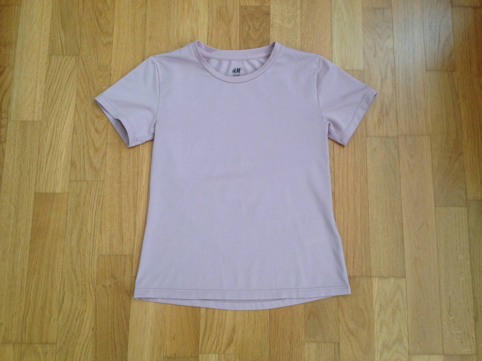 H&M Blouses, T-shirts & Tops: Sport Shirt – D'occasion à Dübendorf par Fip05