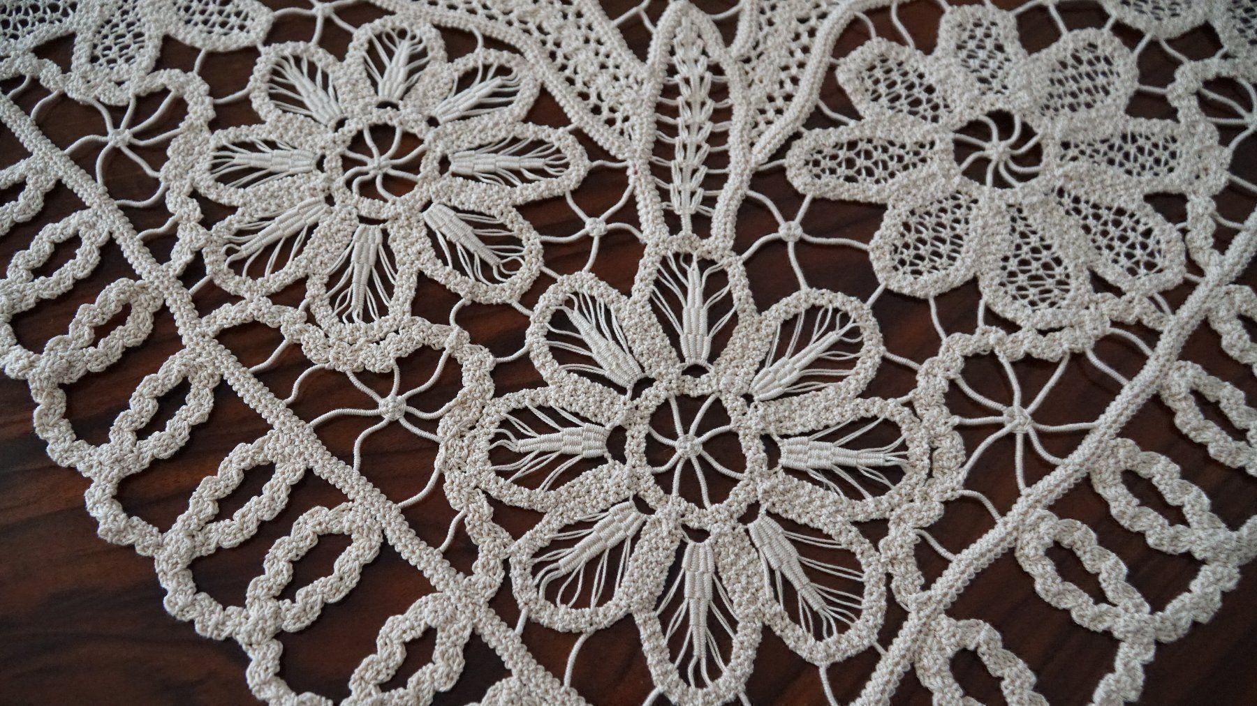 Altra biancheria da tavola: Tischdecke Handarbeit 120 x 90cm – Nuovo (secondo la descrizione) da Bern venduto da Antikbatik 2