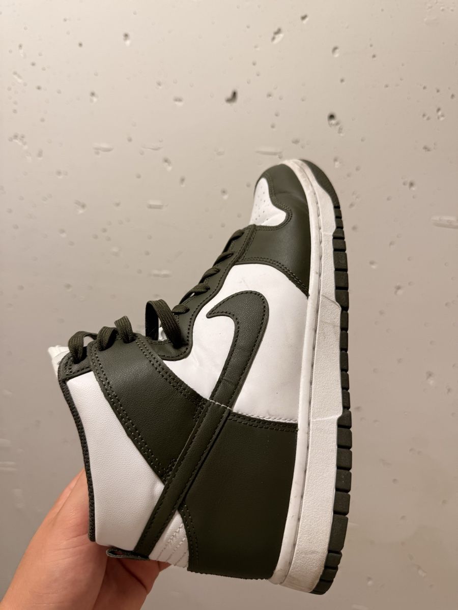 Nike Herrenschuhe: Baskets Nike Dunk High vert et blanc état correct – Gebraucht aus Bossonnens von per_5mgn 1