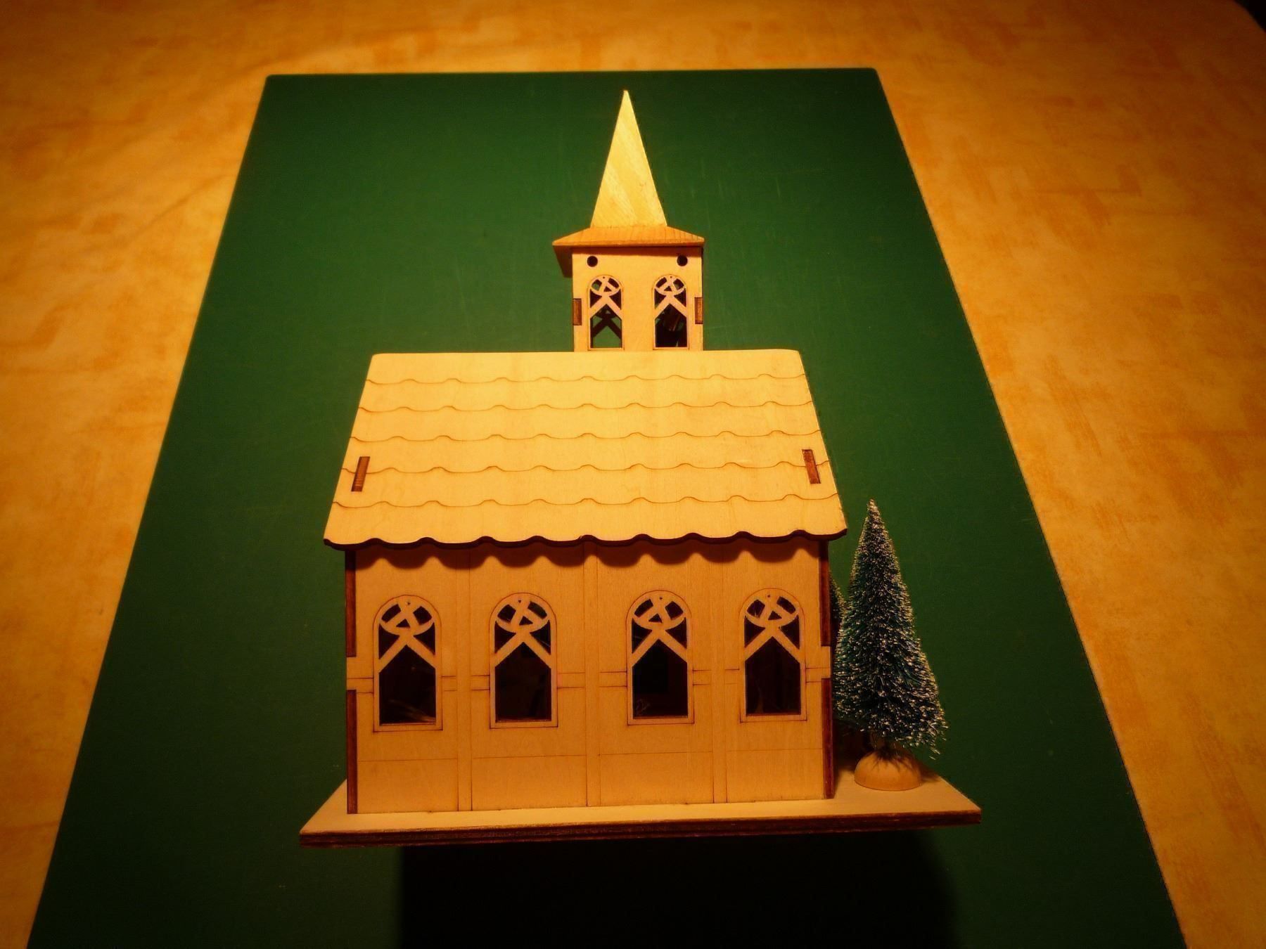 Articoli in legno: Kirche aus Sperrholz mit Beleuchtung – Usato da Rafz venduto da Sonnenblume305 3