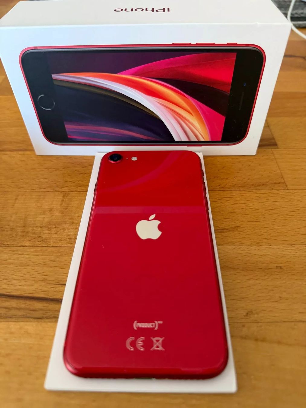 Apple Telefoni cellulari / Smartphones: Iphone SE Rouge 2020 128gb – Usato da La Tour de Peilz venduto da superniconico 2