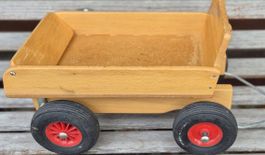 Robuster Holzbollerwagen für Kinder