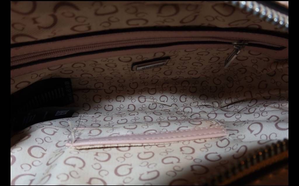 Borse da donna: Guess rosa Umhängetasche – Usato da Spreitenbach venduto da Sabrina.dc 2