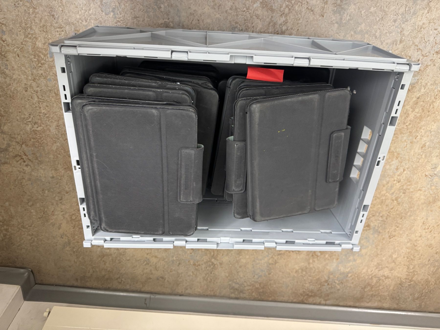 Apple Covers & Borse: Logitech Rugged Folio (für 9. Gen) Hülle – Usato da Schänis venduto da Animus1 3