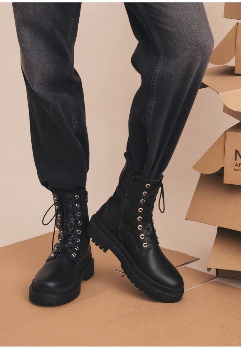 Scarpe da uomo: Schwarze Stiefel, Grösse 42 – Nuovo (secondo la descrizione) da Schaffhausen venduto da Simonsalvador 2