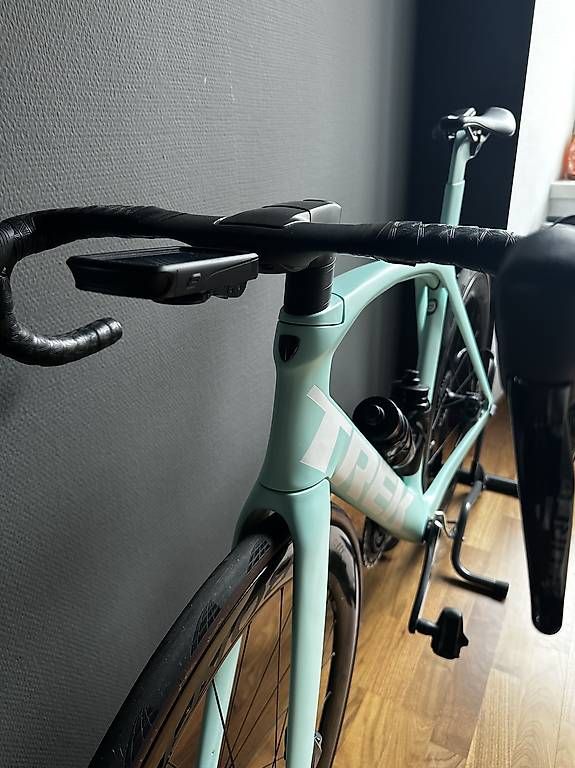Trek Biciclette: TREK MADONE SLR 7 Project One mit Zubehör und Thule Anhänger – Usato da Sursee venduto da reachthesky 1