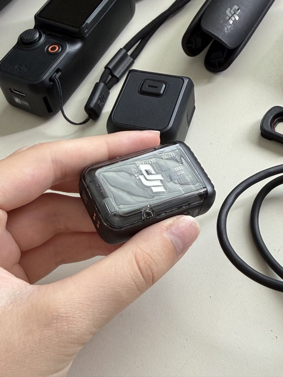 DJI Videocamere: DJI Osmo Pocket 3 Creator Combo perfect condition – Nuovo (secondo la descrizione) da Lausanne venduto da Jane_pikpak 6