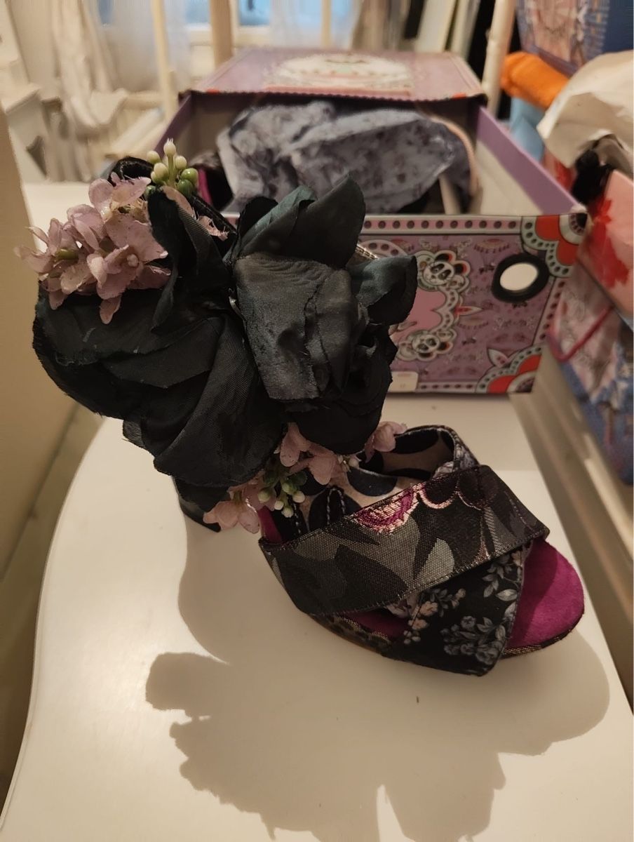 Scarpe da donna: Irregular Choice Brighton T-Straps Grösse 37 Schwarz – Nuovo (secondo la descrizione) da Zürich venduto da tos_mht7