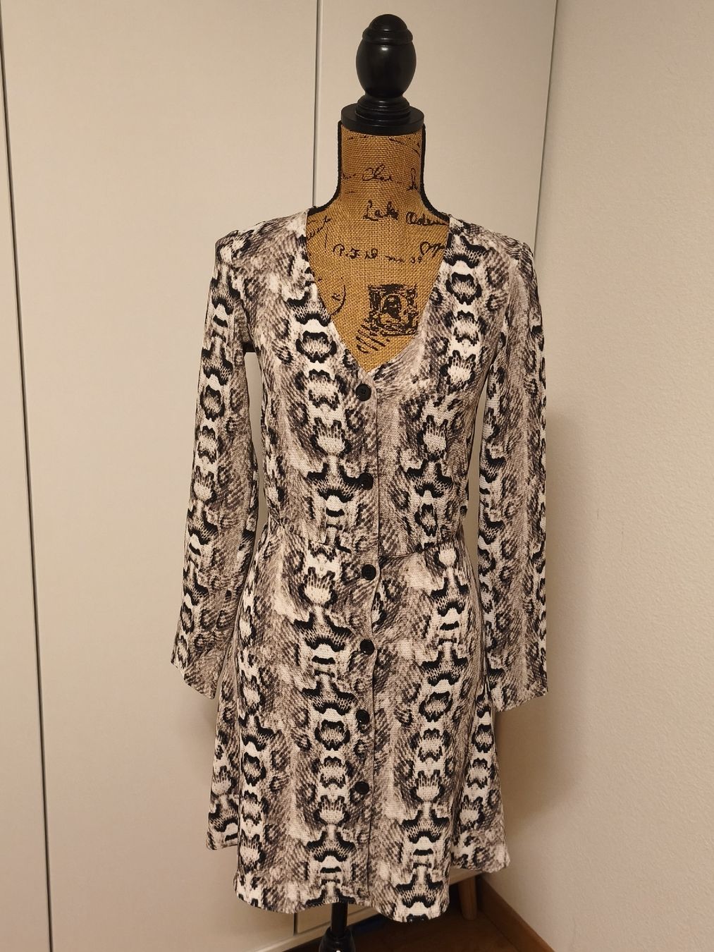 H&M Kleider: Kleid H&M Divided Schlangenmuster Grösse 34 – Neu (gemäss Beschreibung) aus KRIENS von Franzy_Blond10