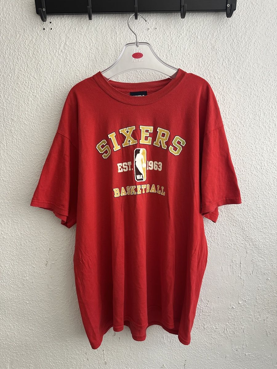 Nba T-shirt: Vintage Oversize NBA shirt – Nuovo (secondo la descrizione) da Luzern venduto da muh_22qq