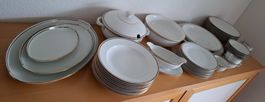 LANGENTHAL-PORZELLANSERVICE mit Goldrand 1947-57 57-teilig