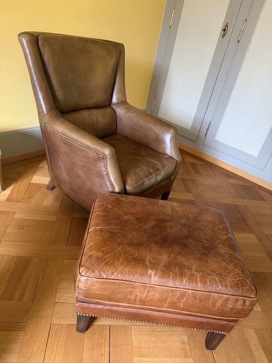 Poltrone: 2 Ledersessel mit 1 Hocker, Vintage Look – Usato da Bern venduto da Pesche_Bern