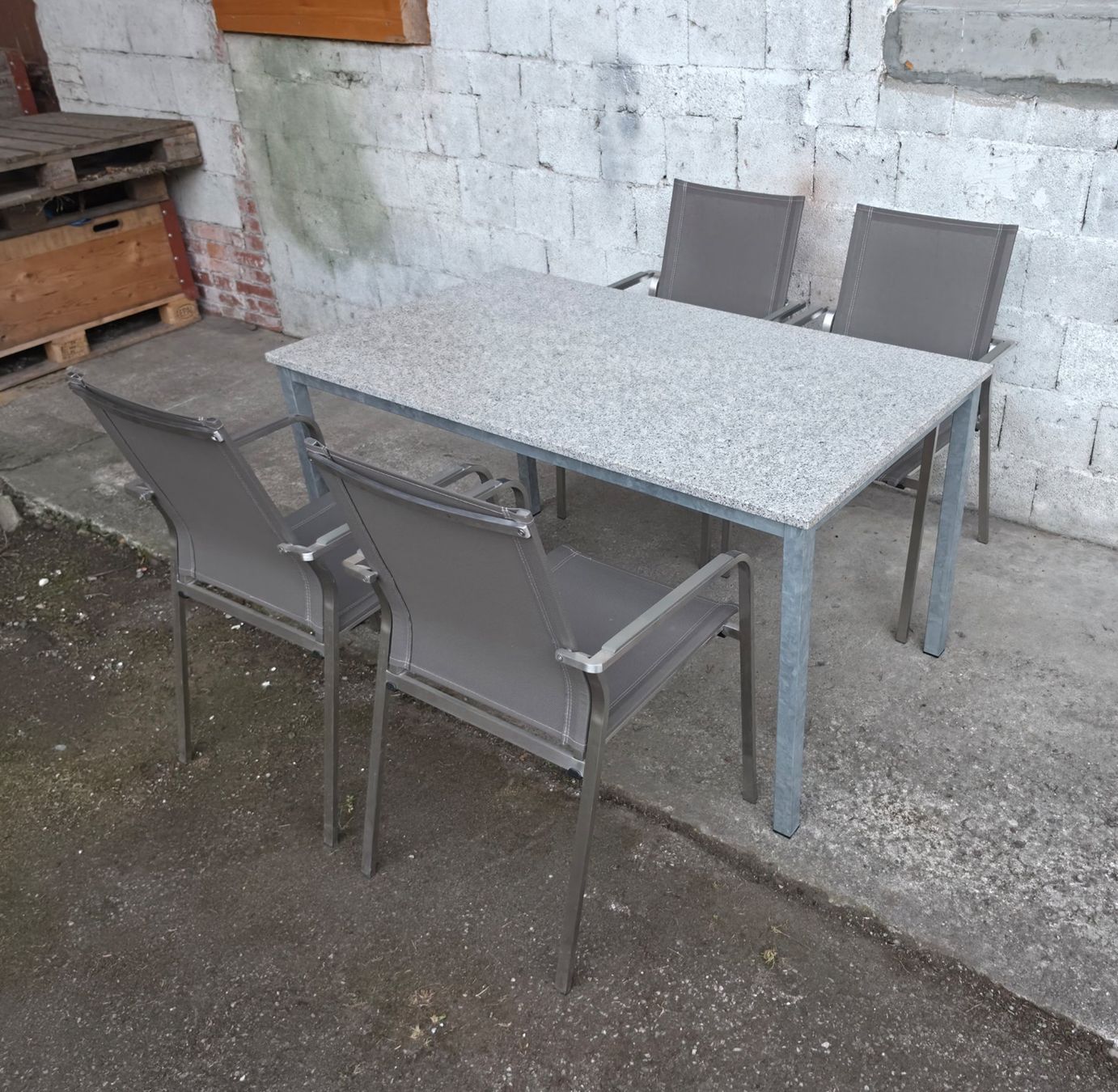 Tavoli: Granittisch mit 4 Stühlen – Usato da Etzgen venduto da juj_b678 1