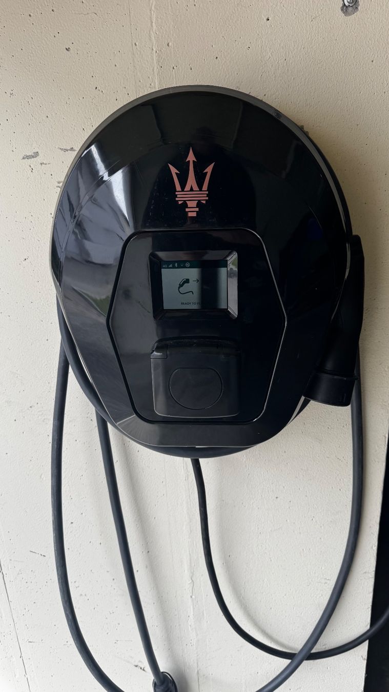 Maserati Chargeurs de batterie: Ladestation Wallbox Maserati schwarz – D'occasion à Schuepfheim par Chilisoft 1