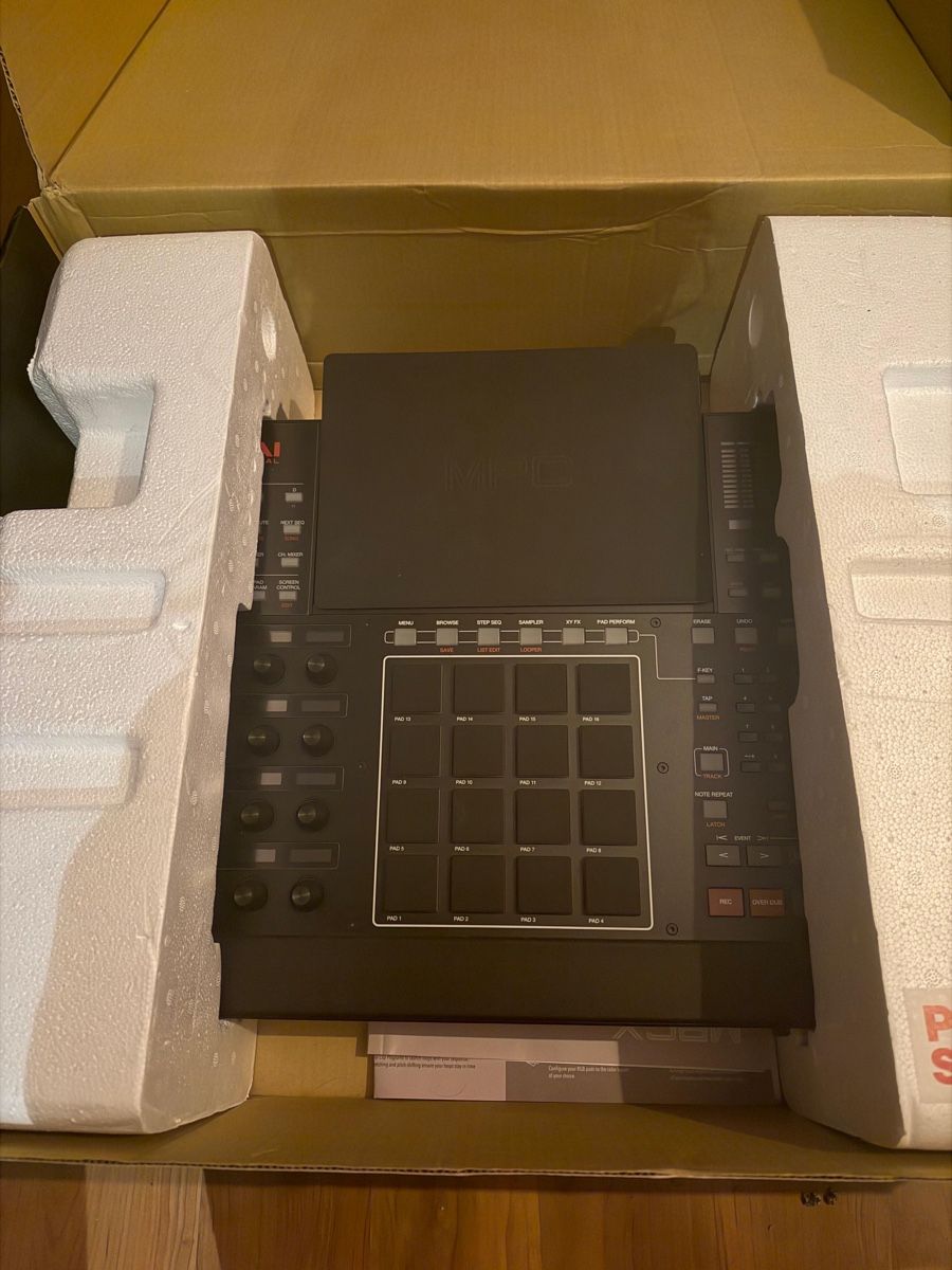 Akai Console di mixaggio: AKAI MPCX occasion – Usato da Bulle venduto da strabolo 1