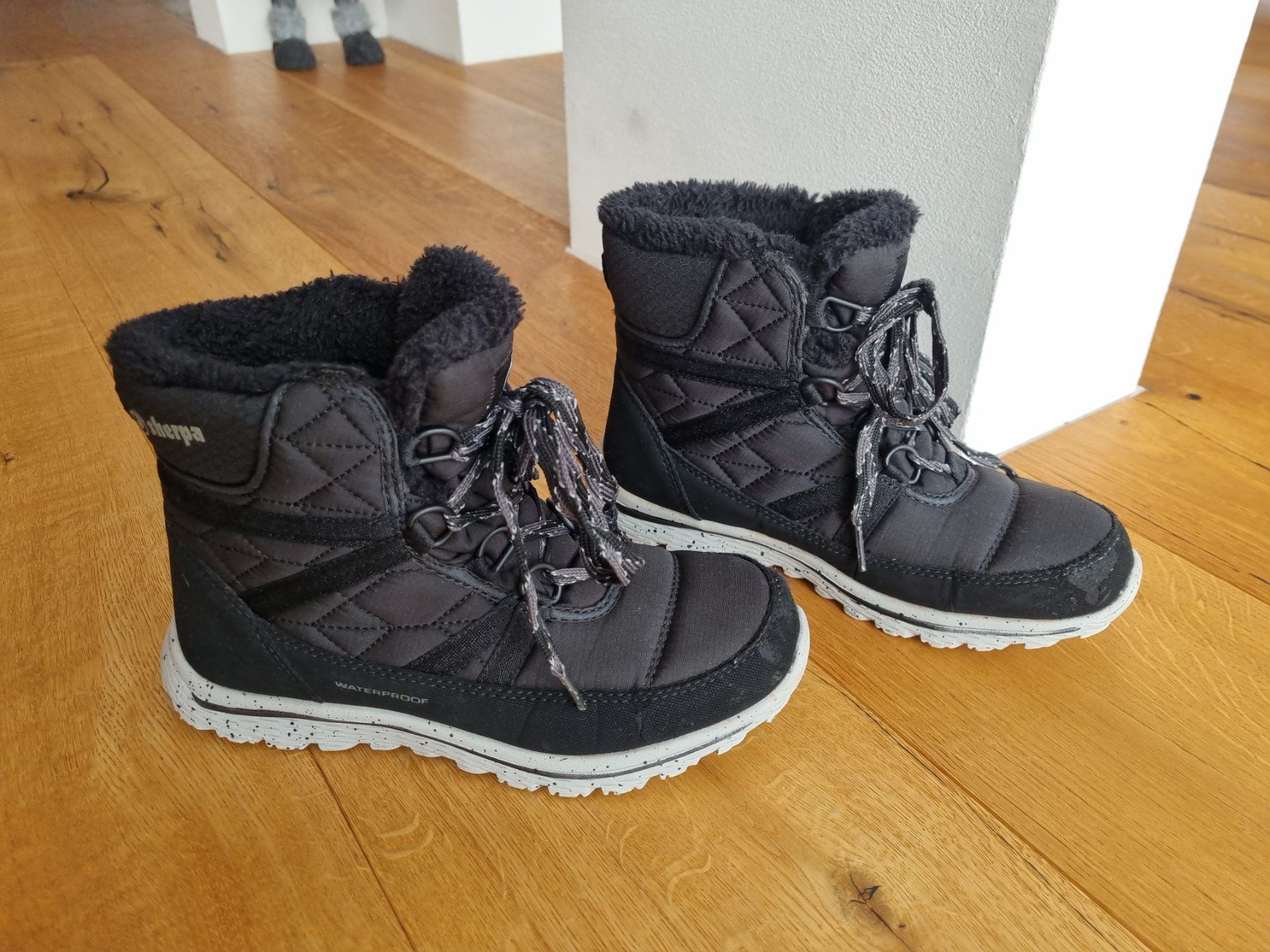 Sherpa Scarpe da uomo: Winterstiefel Sherpa Gr.36 – Usato da Brütten venduto da gupi1717