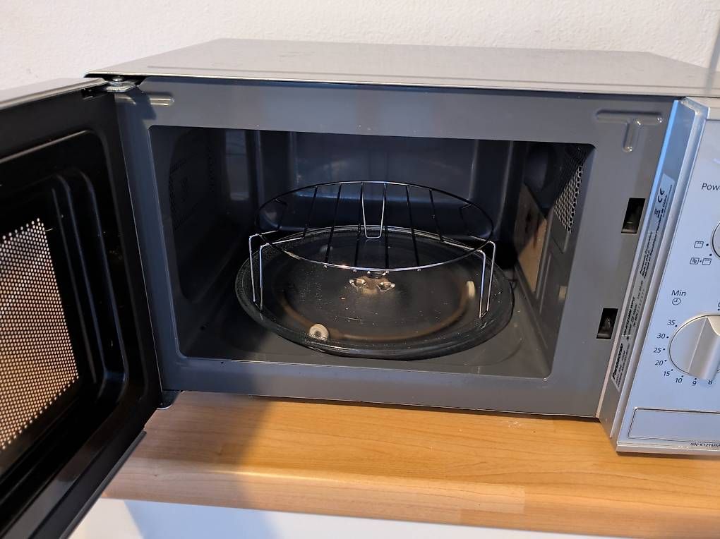 Elettrodomestici da cucina: Micro-onde Panasonic  – Usato da Vevey venduto da Pigeon 1