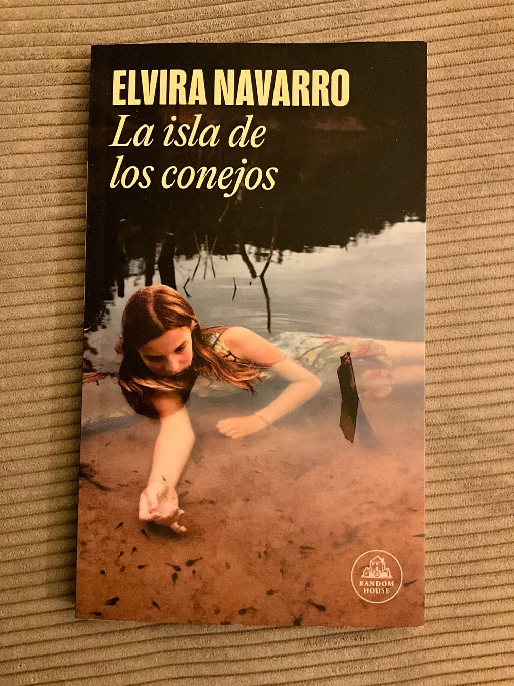 Bücher: La isla de los conejos - Elvira Navarro – Gebraucht aus Zürich von lisa.alessia93
