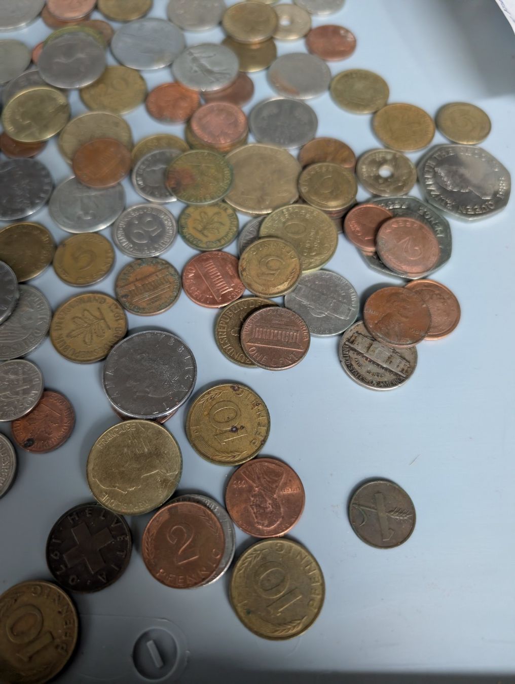 Banknoten: Alter Geldbeutel mit Münzen und Note – Gebraucht aus Wynau von Zebrafurz 2