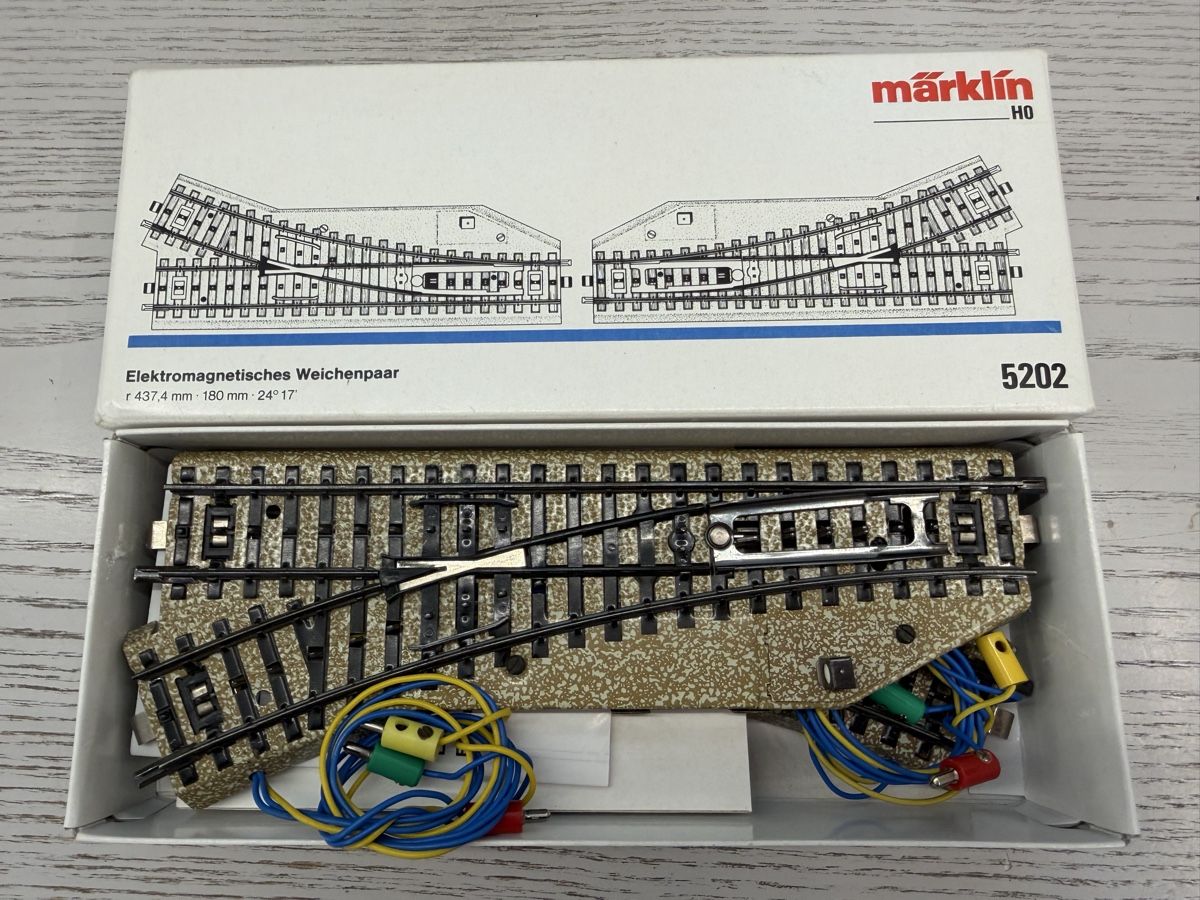 Märklin Modellini di ferrovie: Märklin 5202 Elektromagnetisches Weichenpaar – Usato da Lupsingen venduto da New-Haven