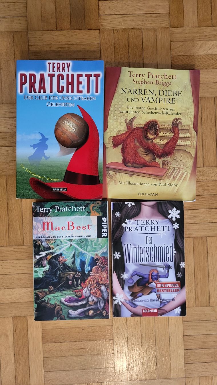Libri: Terry Pratchett - 4 Bücher – Usato da Bern venduto da Jayless