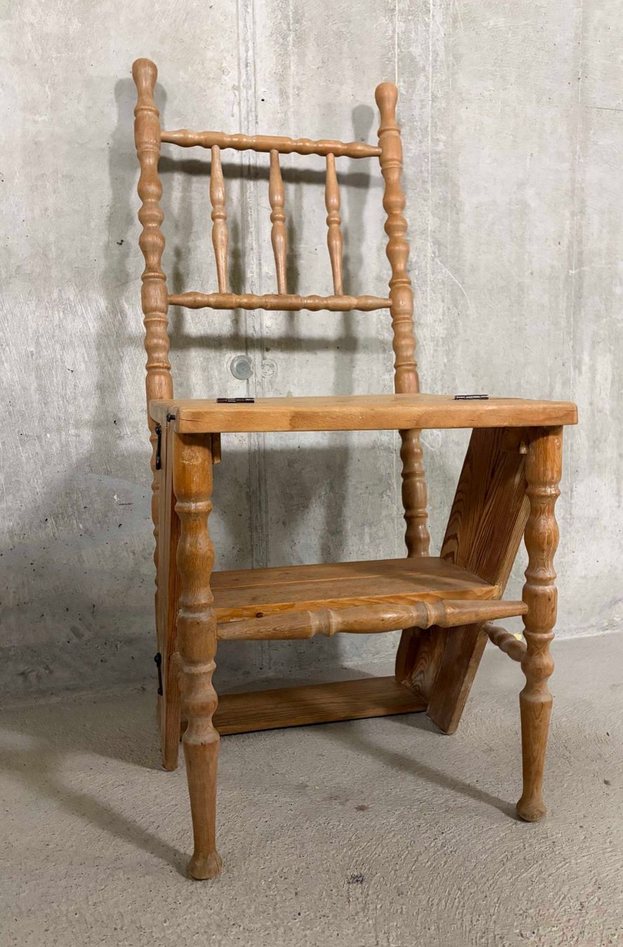 Chaises: Holzstuhl / Klappleiter – D'occasion à Zürich par Dr.Sale