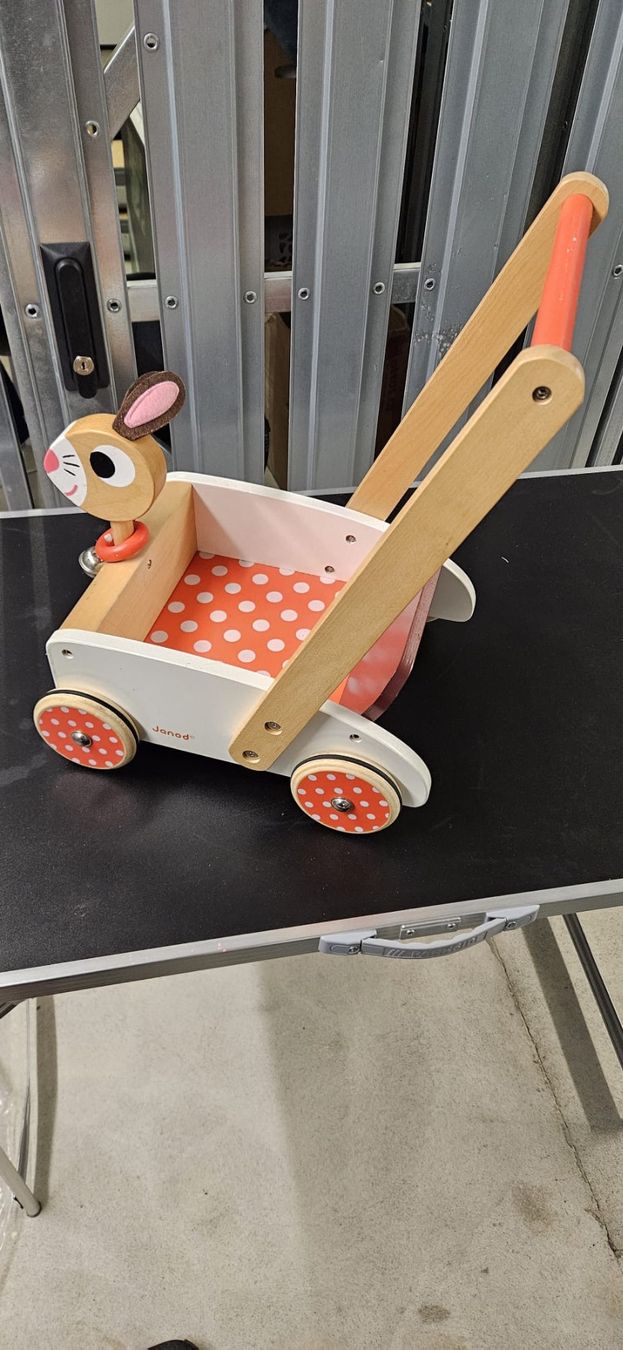 Janod Fahrzeuge für Kinder: JANOD Lernlaufwagen Hase – Gebraucht aus Winterthur von Roberta1987 1
