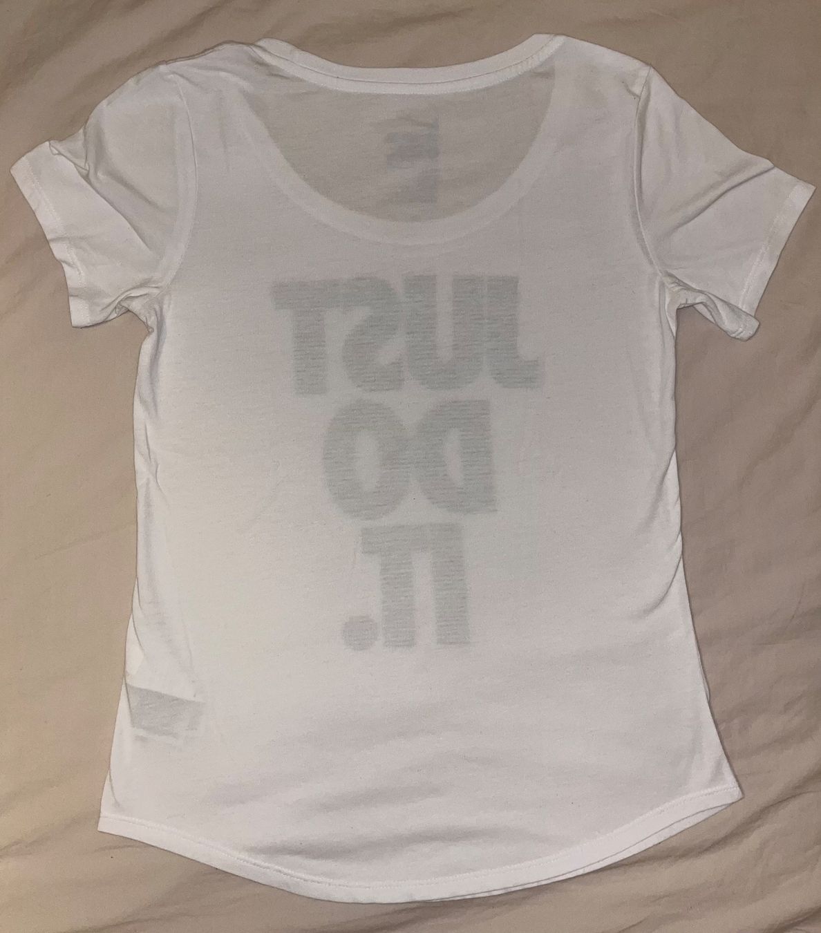Nike T-Shirts: Weisses Nike T-Shirt "Just do it" , Grösse S – Gebraucht aus Basel von rey_d2s7 2