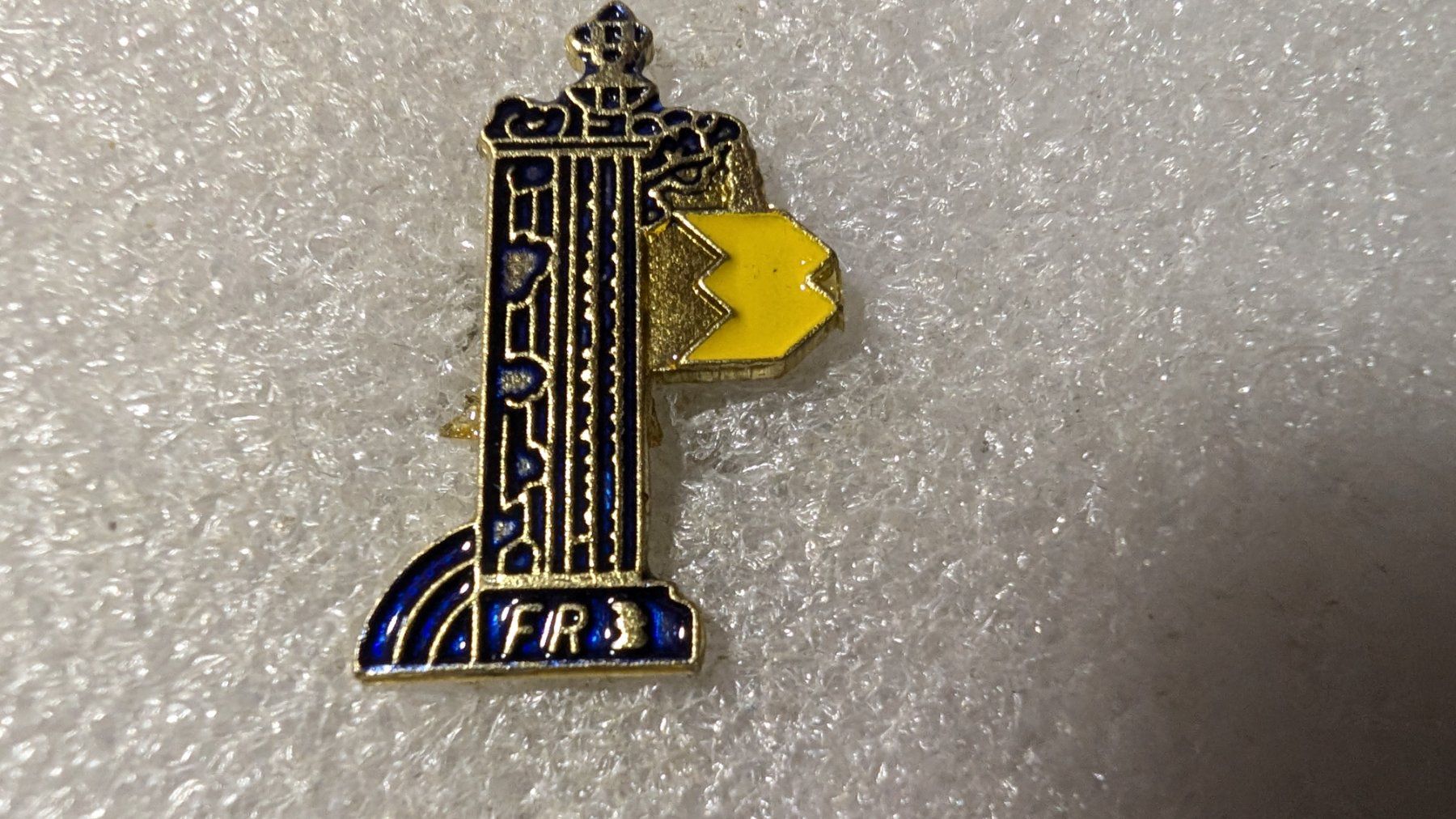 Placchette & Badge: Ansteckpin 207: FR – Usato da Oppligen venduto da Pin-Fall-Shop