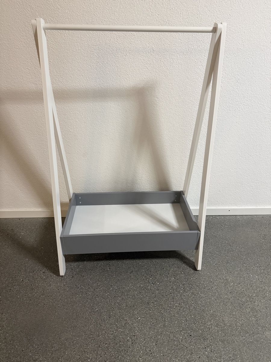 Porte manteau: Kinderkleiderständer – D'occasion à Zürich par Trinidad19