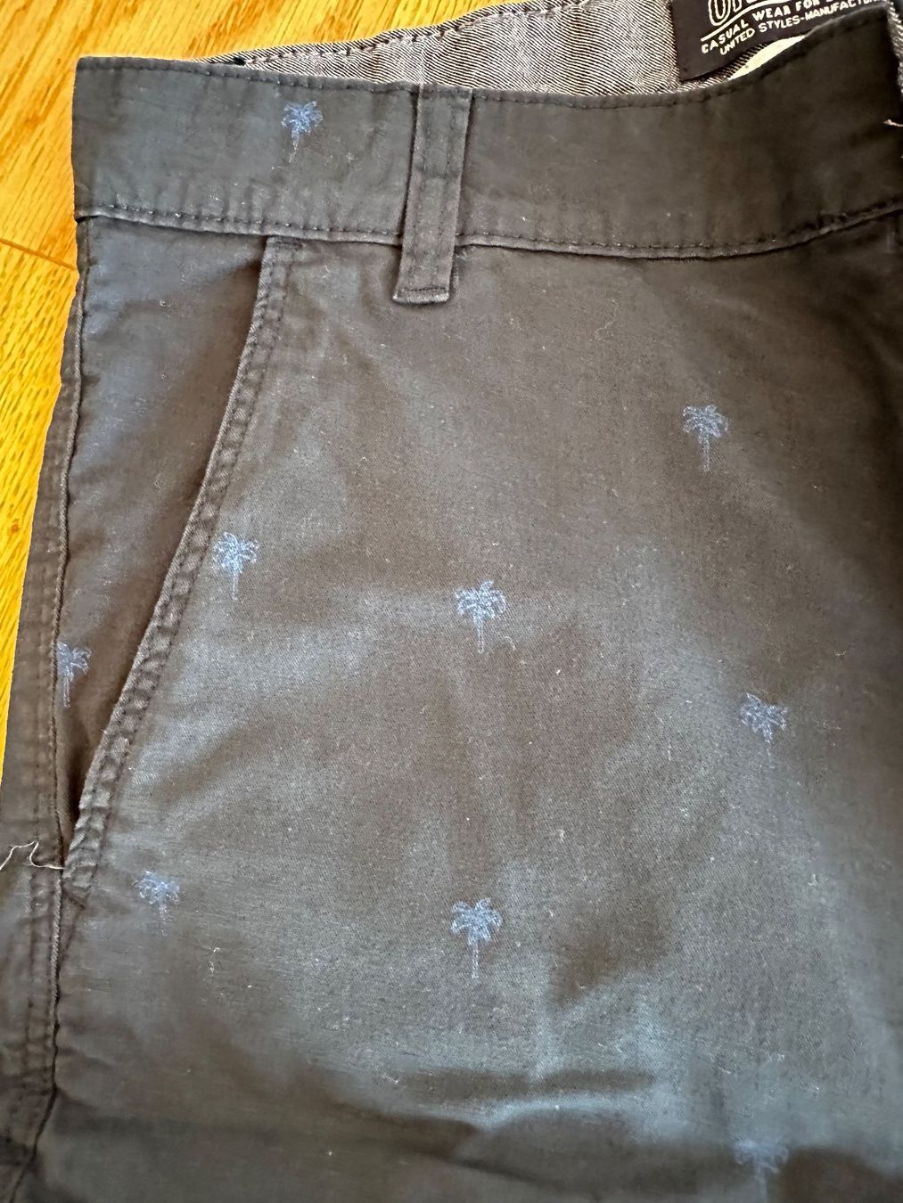 H&M Pantaloni: H&M Shorts mit Palmen Gr. 158 – Usato da Sissach venduto da tapasu 1