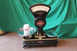Bilancia BERKEL modello A originale restaurata nera