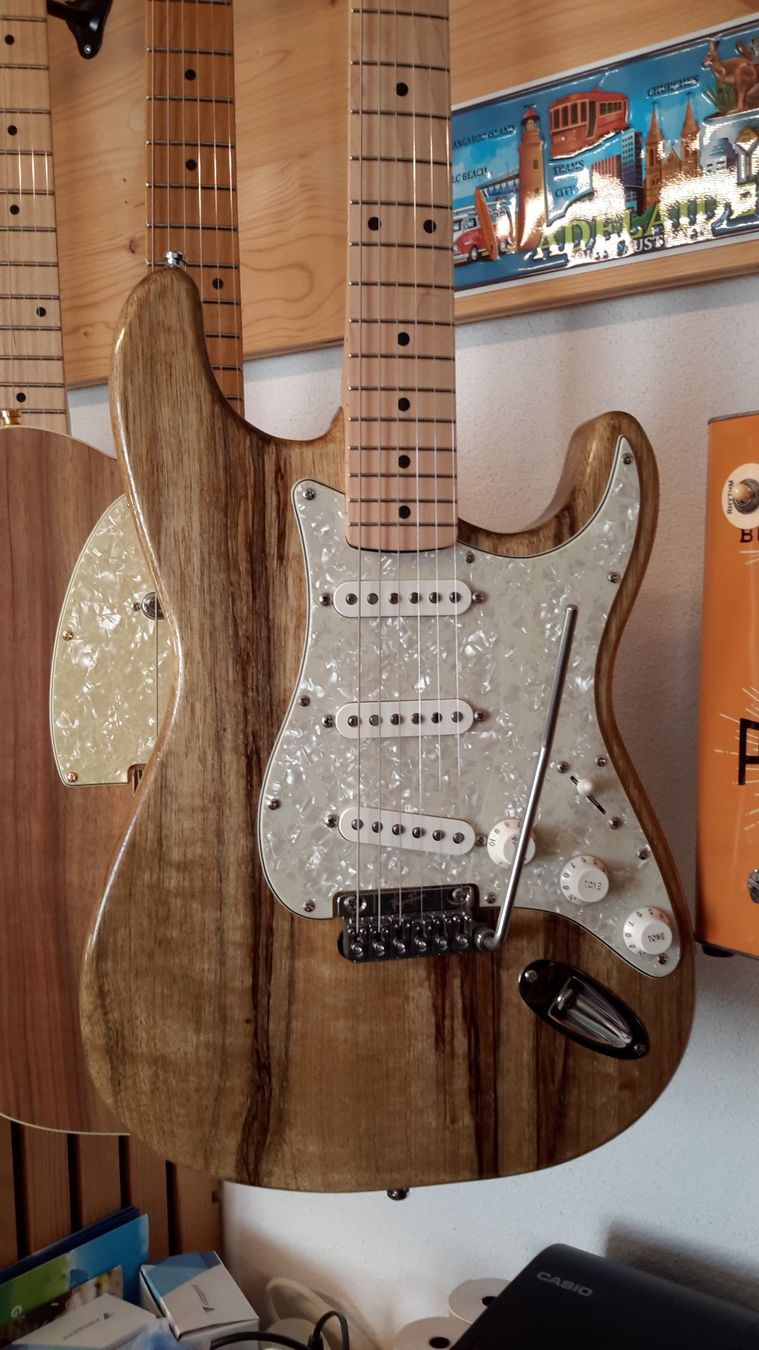 Strumenti musicali: Strat Black Limba W.L. Unikat – Nuovo e nell'imballaggio originale da Ruggell venduto da walaregu