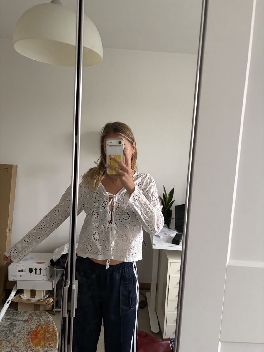 Blusen: Bluse mit Stickereien – Neu (gemäss Beschreibung) aus Sevelen von sarah_selina