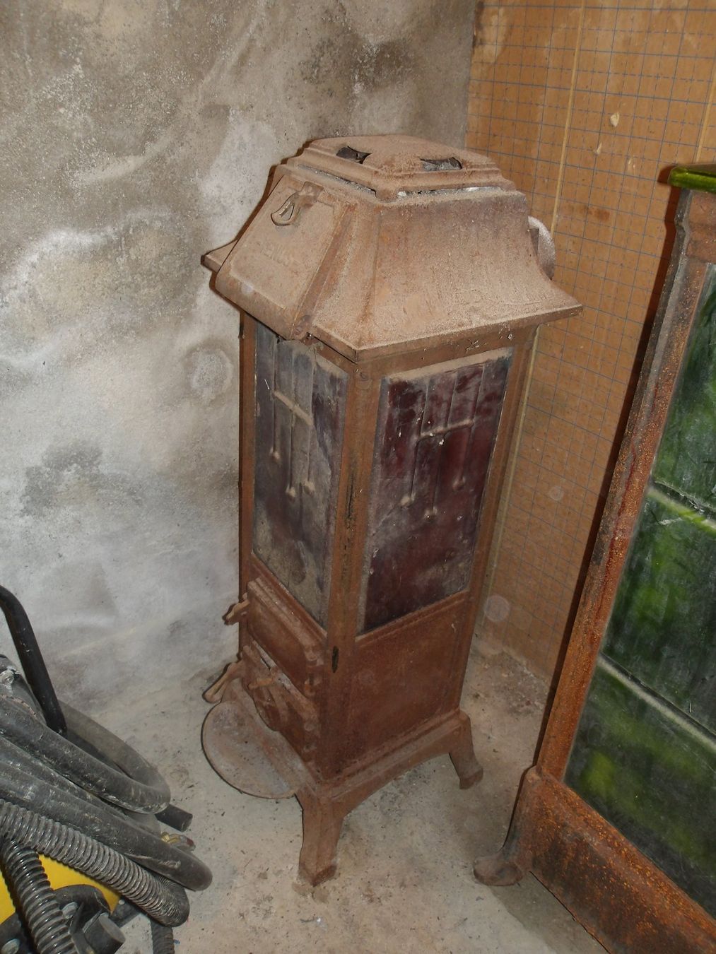Altri mobili d'antiquariato: Ofen Antik – Difettoso da Füllinsdorf venduto da Ghori 1