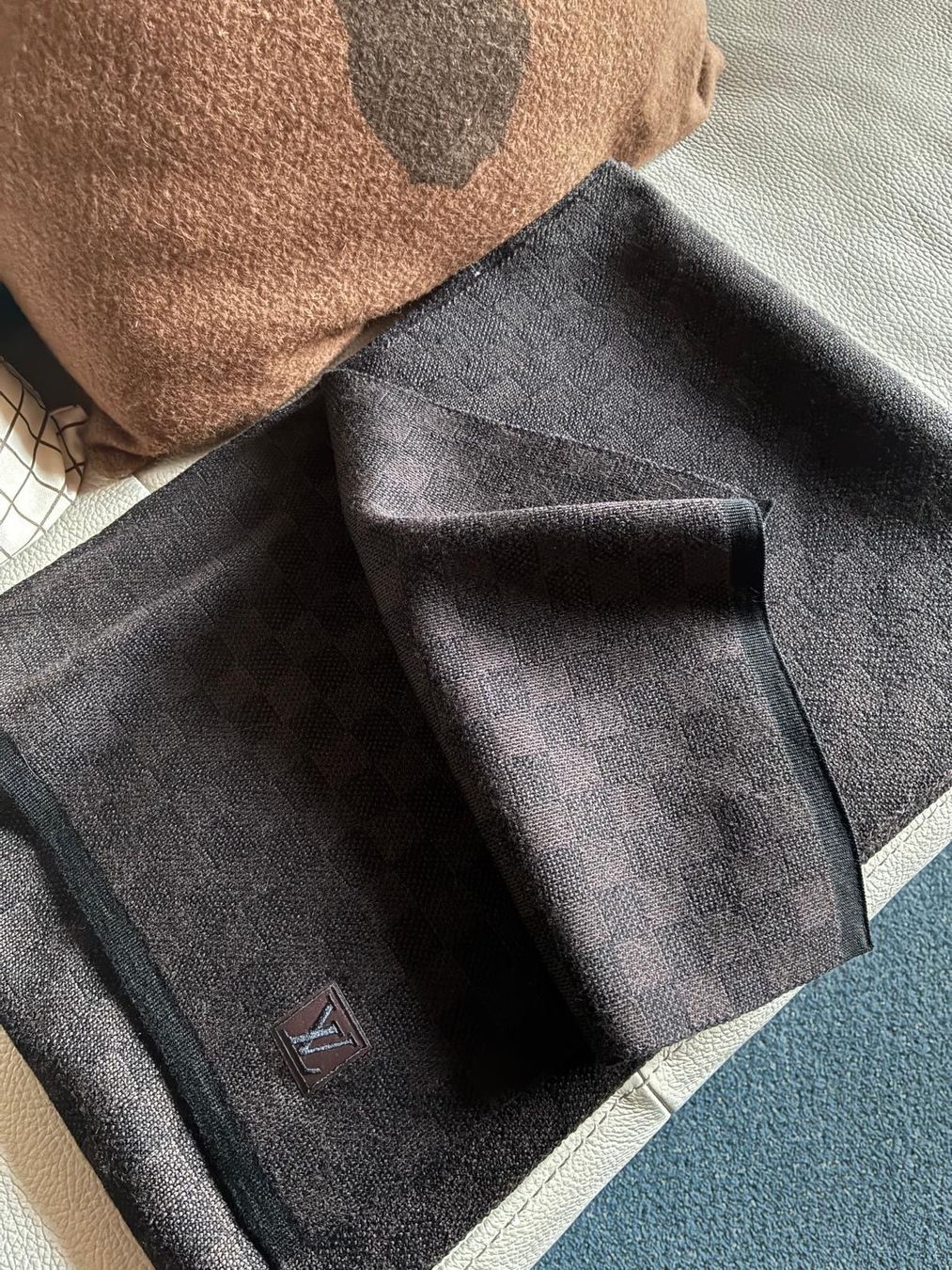 Louis Vuitton Foulards & écharpes: LOUIS VUITTON SCARF – Neuf (Voir description) à Rümlang par har_z6qv