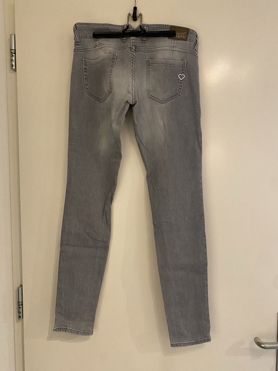 Please Jeans Jeans: Graue Please Jeans, Gr. M, Damen – Usato da Hünenberg See venduto da lar_9zjk 2