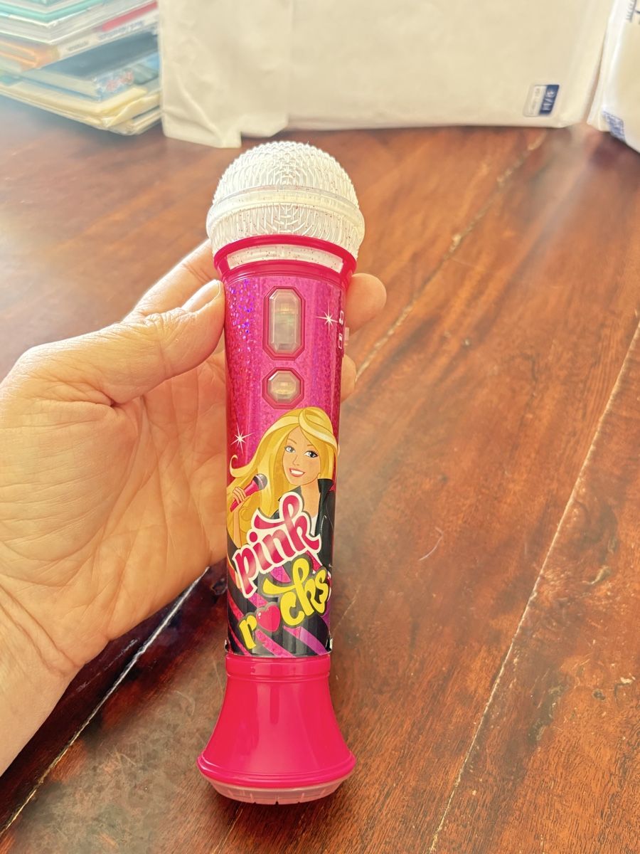Giocattoli: Microphone rose Barbie "Pink Rocks" pour enfant – Usato da Vufflens-la-Ville venduto da newlifegva 3