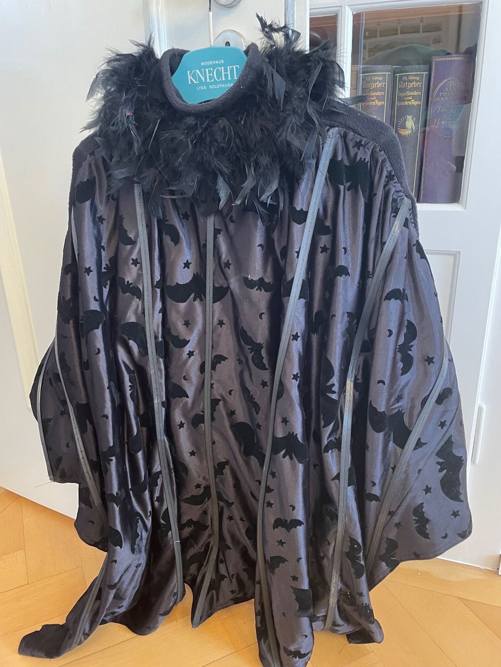 Costumes: Schönes Kinderfasnachtskostüm (2 Stk.) – D'occasion à Huttwil par heinzdaniel63